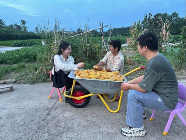 选调生邵逸：身在基层就要多走基层