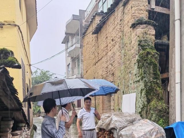 选调生江其鹏：风雨之中见初心
