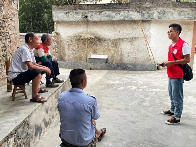 选调生刘刚：多讲冒热气接地气的话