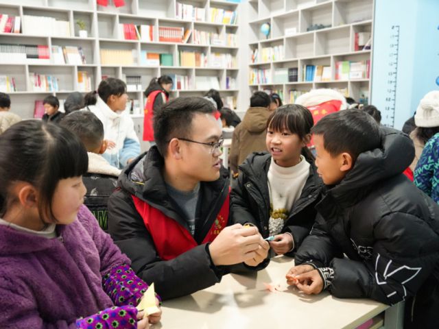 选调生龙洪泽：我在村里当“队长”