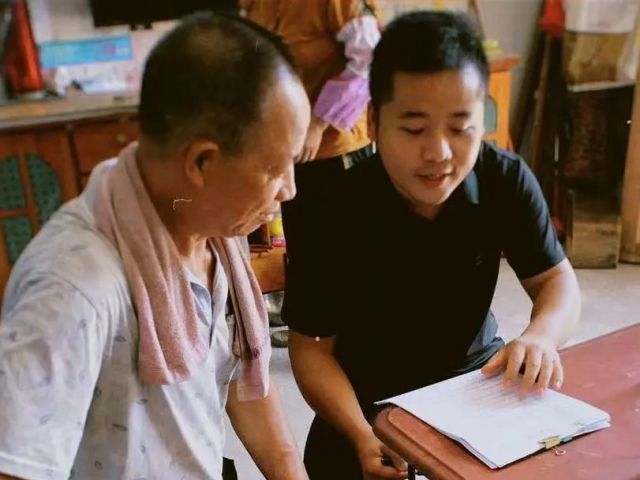 选调生孙东辉：让土蜂蜜“穿新衣”