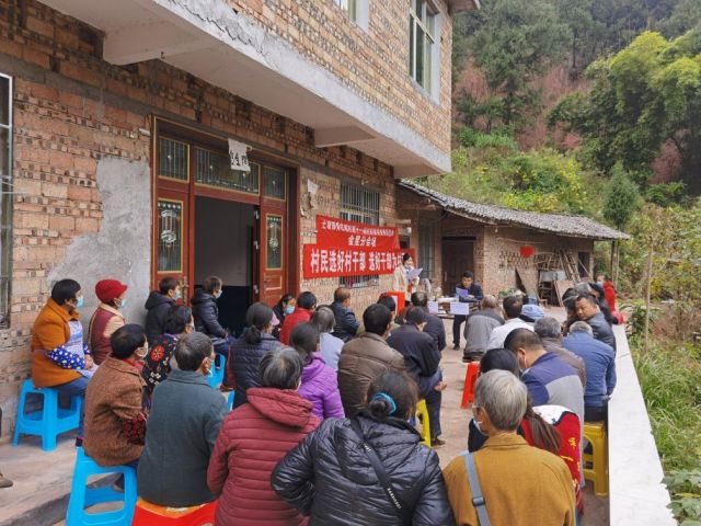 选调生罗玉在村里“从师求学”：师傅“偷懒”，徒弟拉练